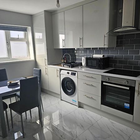 Potters Hideout- 2 Bedroom 2 Bathroom Apartment Watford  Exteriör bild