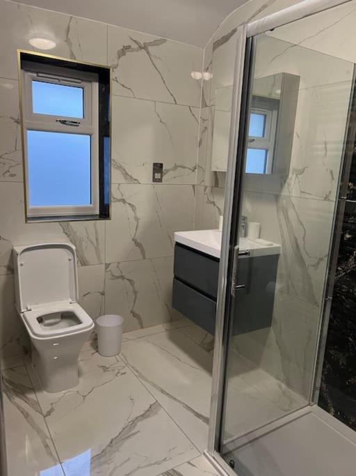 Potters Hideout- 2 Bedroom 2 Bathroom Apartment Watford  Exteriör bild